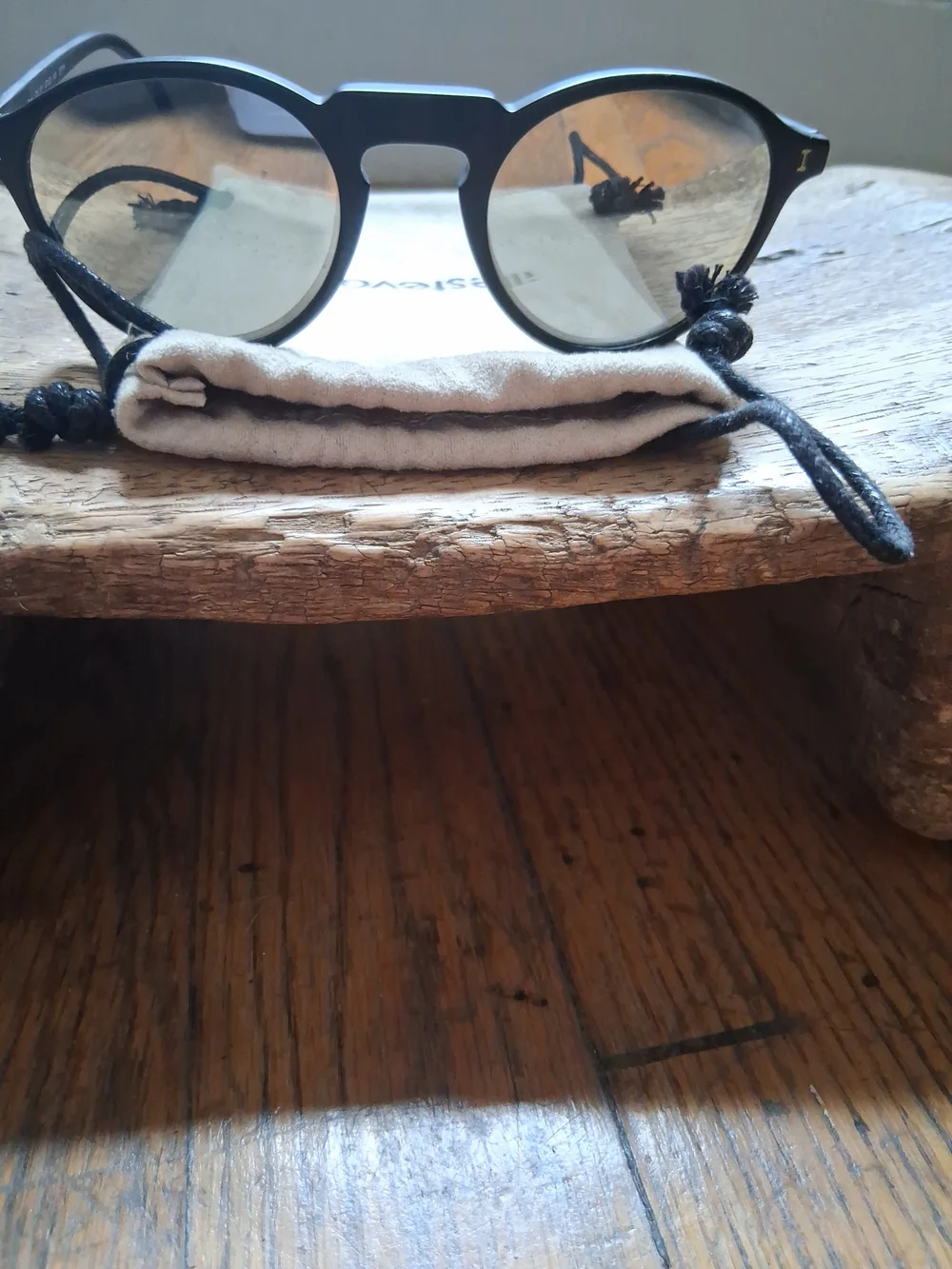 Illesteva Black Round Frame Mirrored Sunglasses.
